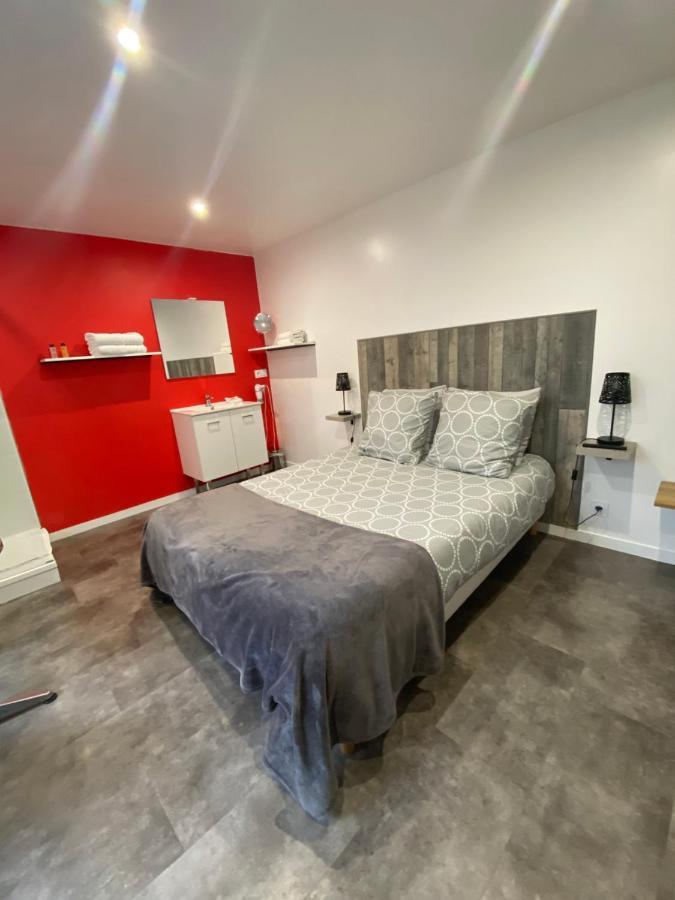 Aux Charmes Bed and Breakfast Isques Buitenkant foto