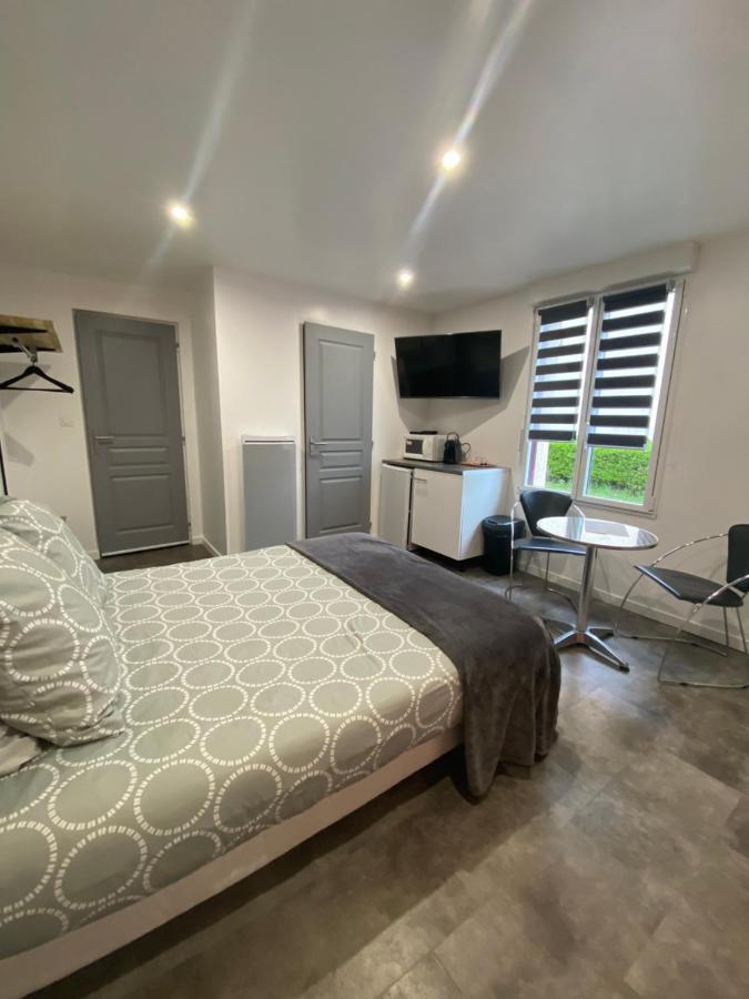 Aux Charmes Bed and Breakfast Isques Buitenkant foto