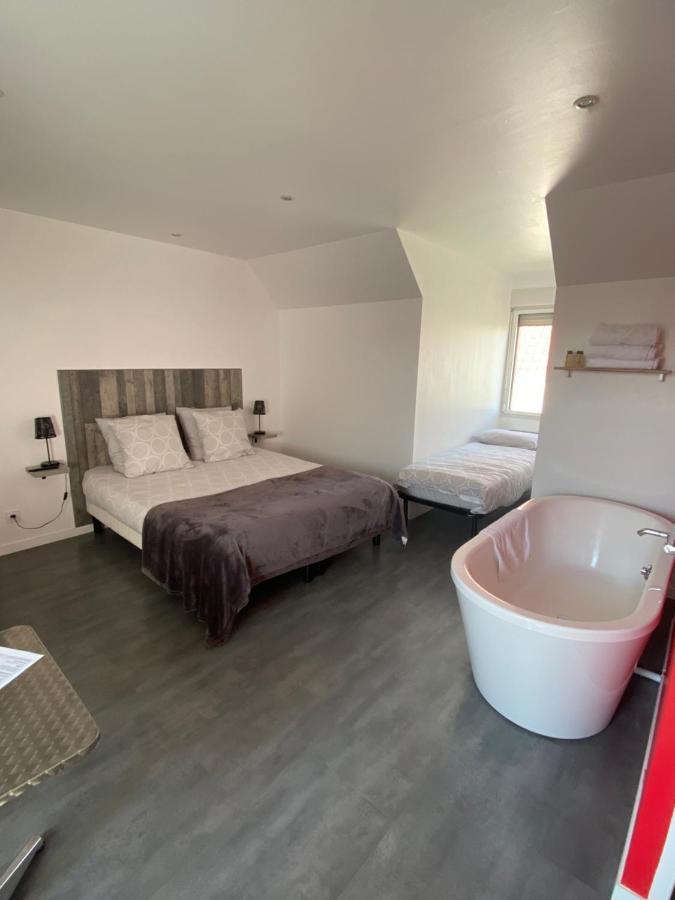 Aux Charmes Bed and Breakfast Isques Buitenkant foto